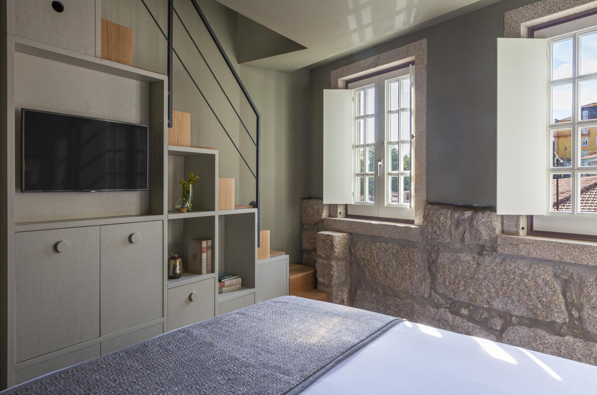 Hotel Timbre Virtudes à OOporto Extérieur photo A bedroom in the hotel