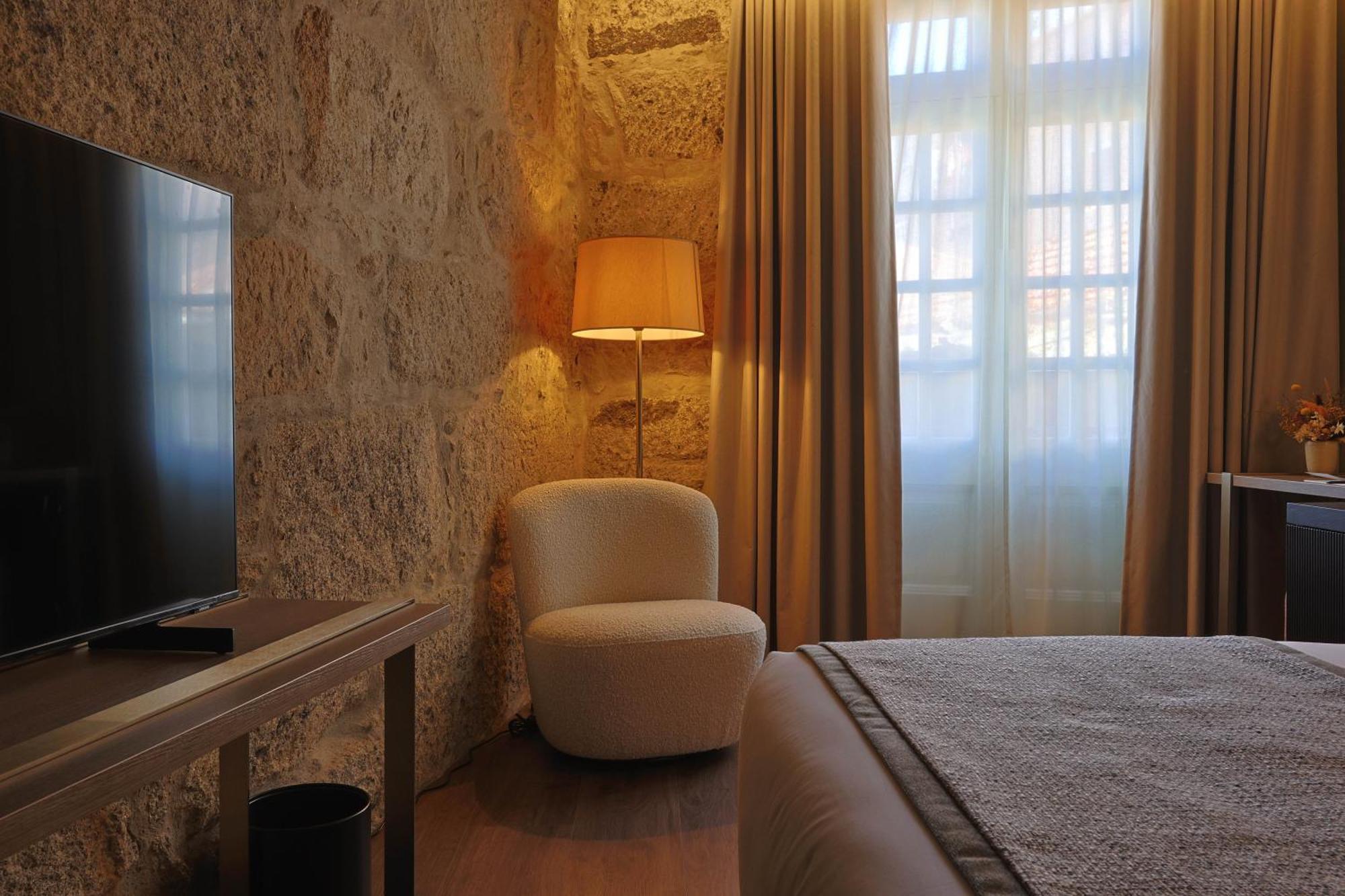Hotel Timbre Virtudes à OOporto Extérieur photo A room at the hotel